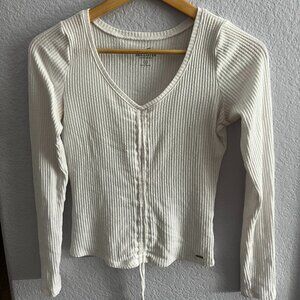 HOLLISTER LONG SLEEVE RIBBED WHITE V-NECK TOP